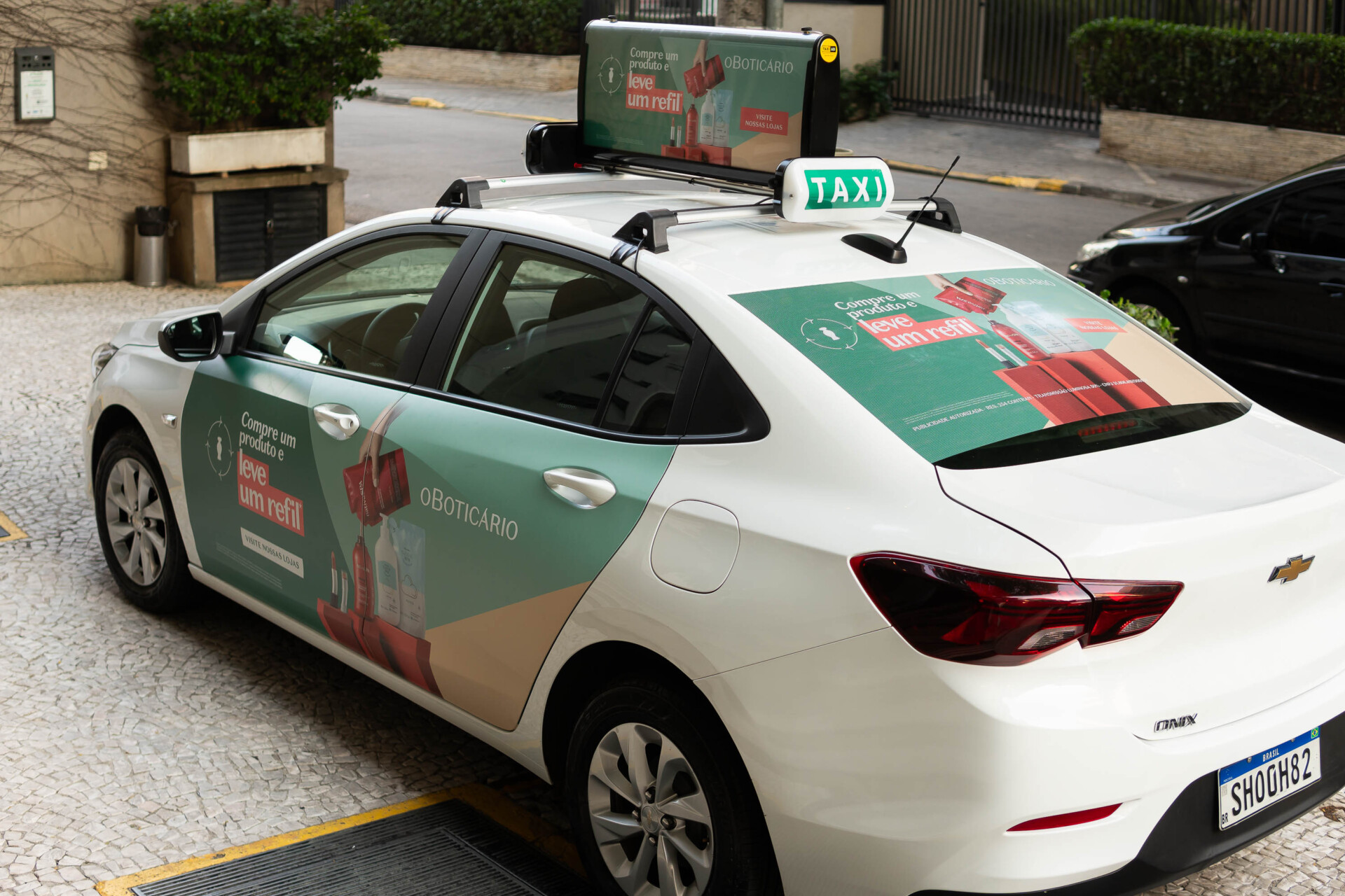 TaxiDoor e UberDoor: Propaganda de Táxi e Uber - Mídia OOH