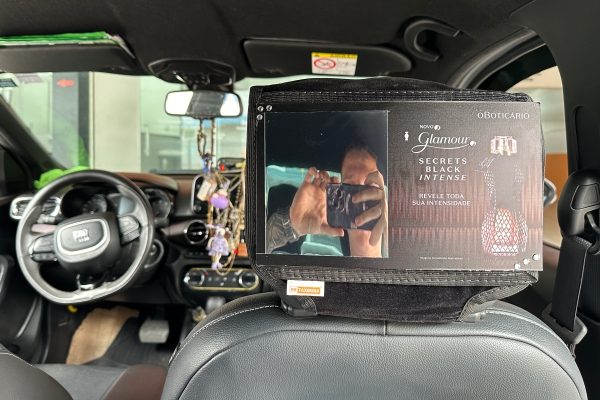 TaxiDoor e UberDoor: Propaganda de Táxi e Uber - Mídia OOH
