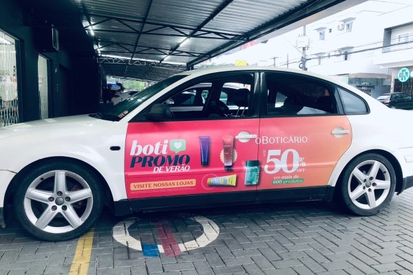 TaxiDoor e UberDoor: Propaganda de Táxi e Uber - Mídia OOH