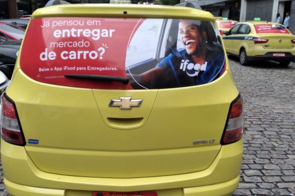 TaxiDoor e UberDoor: Propaganda de Táxi e Uber - Mídia OOH