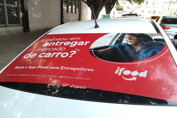 TaxiDoor e UberDoor: Propaganda de Táxi e Uber - Mídia OOH
