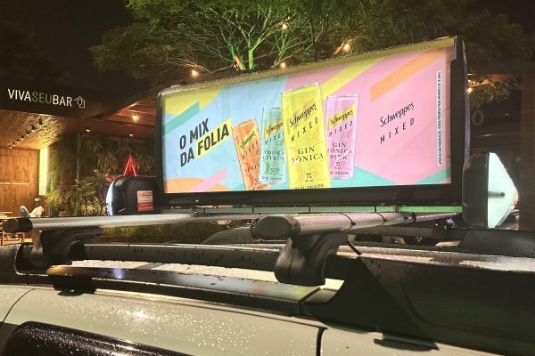 TaxiDoor e UberDoor: Propaganda de Táxi e Uber - Mídia OOH