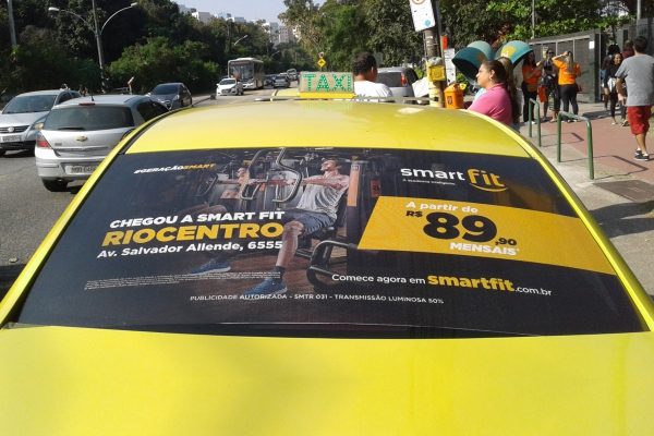 TaxiDoor e UberDoor: Propaganda de Táxi e Uber - Mídia OOH