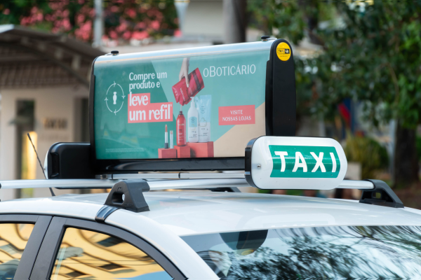 TaxiDoor e UberDoor: Propaganda de Táxi e Uber - Mídia OOH